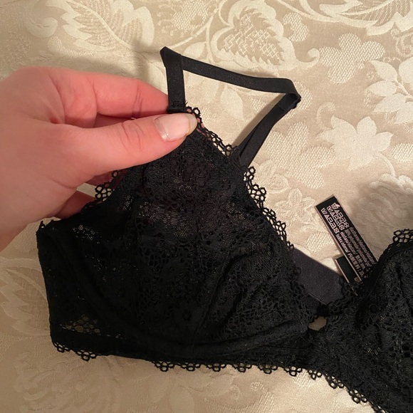 NWT Bundle (2) Victoria’s Secret 32C Lace Underwire Bras - Picture 3 of 4